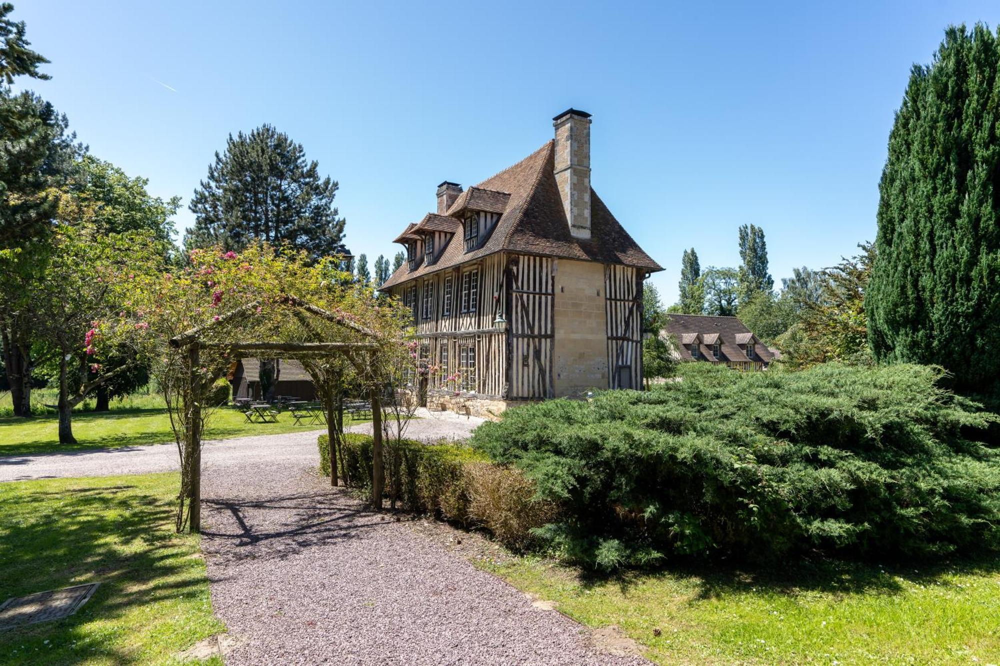 Les Manoirs Des Portes De Deauville - Small Luxury Hotel Of The World Canapville  Exterior photo